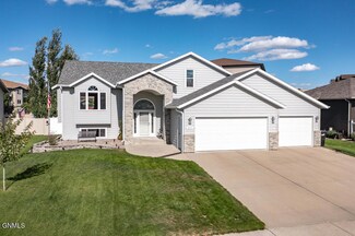 829 San Angelo Dr, Bismarck, ND 58504