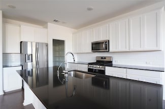 304 Northview Ln, Andice, TX 78628