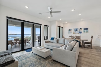 199 Waterpoint Ct Unit 213, Montgomery, TX 77356