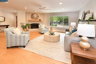 2200 Tice Valley Blvd +3br Adu, Walnut Creek, CA 94595