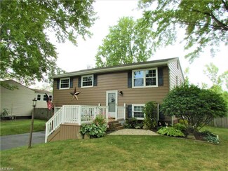 3040 Malibu Dr, Newton Falls, OH 44444