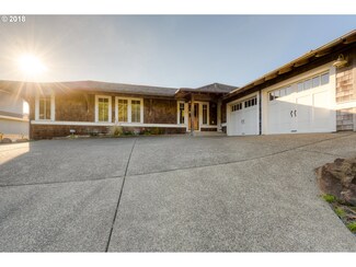 1696 S Hemlock St, Cannon Beach, OR 97110