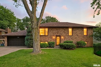 2230 Emerald Dr, Davenport, IA 52804