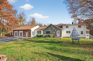 412 Ruskey Ln, Hyde Park, NY 12538