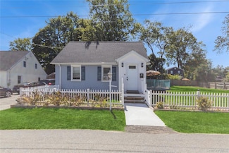 6 Dellacona Rd, Carmel, NY 10512