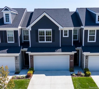 4765 Glenora Dr, Orion, MI 48359