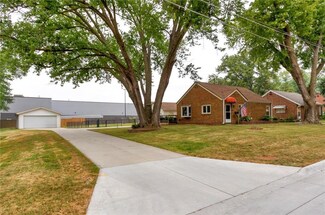 1104 69th St, Windsor Heights, IA 50324