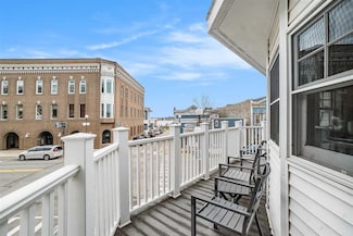 195 E Main St, Harbor Springs, MI 49740