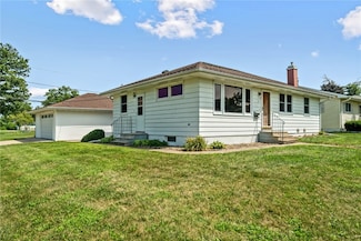 425 28th St NW, Cedar Rapids, IA 52405