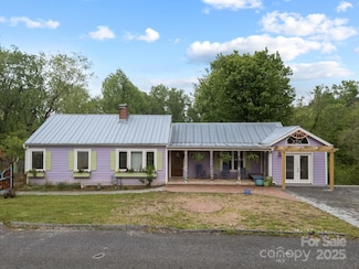 924 Judsen Ln, Hendersonville, NC 28739