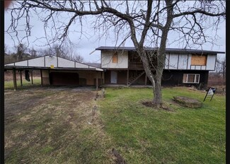 45 Hogsett Ln, Uniontown, PA 15401