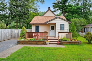 201 Esopus Creek Rd, Saugerties, NY 12477