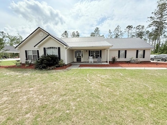 152 Riverside Dr, Douglas, GA 31535