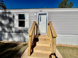 600 E Violet Ln, Defuniak Springs, FL 32433