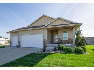 465 Creek Side Dr, Fairfax, IA 52228