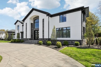 63 Roberts Rd, Englewood Cliffs, NJ 07632