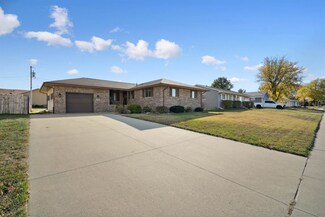 506 1st Ave E, Farley, IA 52046