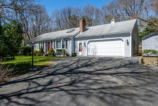 97 Cap'N Jac's Rd, Barnstable, MA 02632