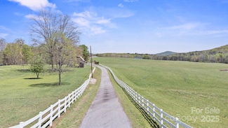 447 Willow Pond Ln, Hiddenite, NC 28636
