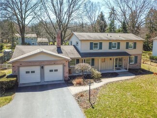 19 Glendower Cir, Pittsford, NY 14534