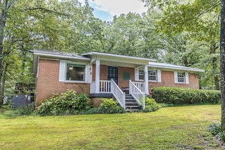 140 S Oakwood Dr, Selmer, TN 38375