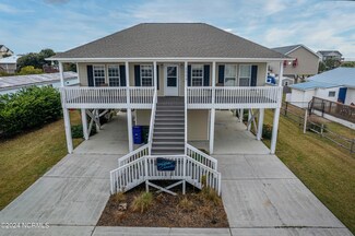 2009 2nd St, Surf City, NC 28445