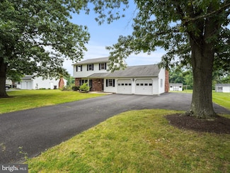 619 Brighton Dr, Hatfield, PA 19440