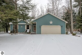 8700 Bent Pine Dr, Lake Ann, MI 49650