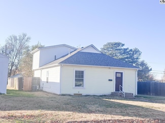 1007 Stout St, Pratt, KS 67124