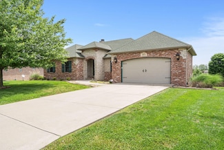 5072 E Hedgerow Dr, Springfield, MO 65802