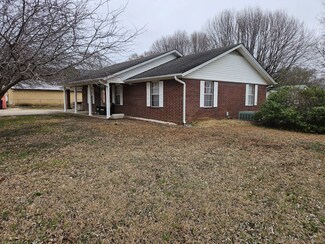 200 NE 1st St, Red Oak, OK 74563