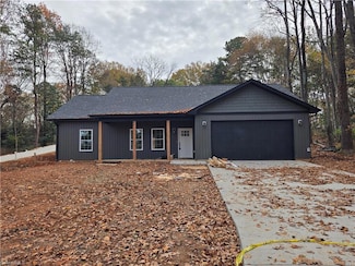 2328 Summerlin St, Winston-Salem, NC 27103