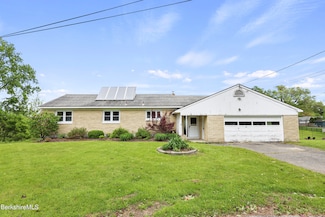 70 Saratoga Dr, Pittsfield, MA 01201