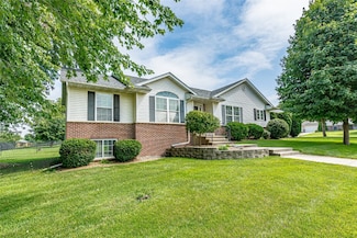 401 Rosedale Dr, Center Point, IA 52213