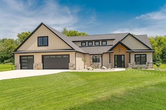 7414 Skyward Ln NW, Rochester, MN 55901