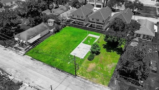 821 E 32nd A B and C St, Houston, TX 77022
