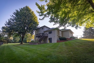 100 Barkley Cir W, Cannon Falls, MN 55009