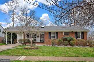 6214 Hollins Dr, Bethesda, MD 20817