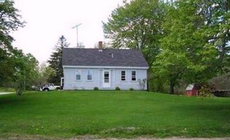 11 Old County Rd, Waldoboro, ME 04572