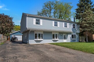 128 N Pinecrest Rd, Bolingbrook, IL 60440