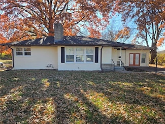 16805 Sunset Dr, Independence, MO 64057