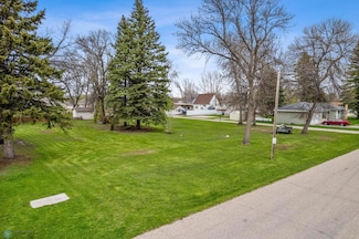 221 3rd St S, Casselton, ND 58012