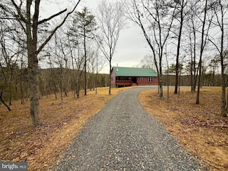 13 Hunrish Ln, Maysville, WV 26833