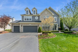 2715 Forest Creek Ln, Naperville, IL 60565