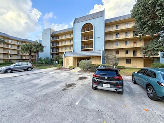 2828 Tennis Club Dr Unit 207, West Palm Beach, FL 33417