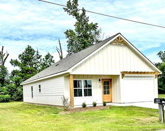 207 S Frazier St, Dequincy, LA 70633