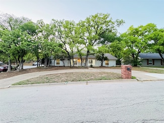 4421 Woodridge Dr, Arlington, TX 76013