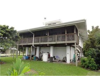1071 Schooner Ln, Moore Haven, FL 33471