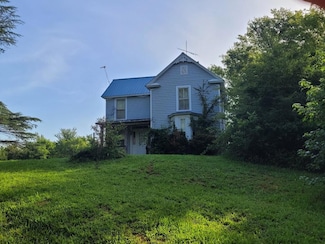 225 Locke Shores Dr, Drakes Branch, VA 23937