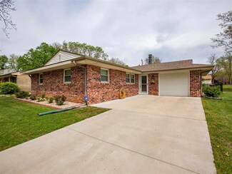 3100 Ella Ln, Manhattan, KS 66502